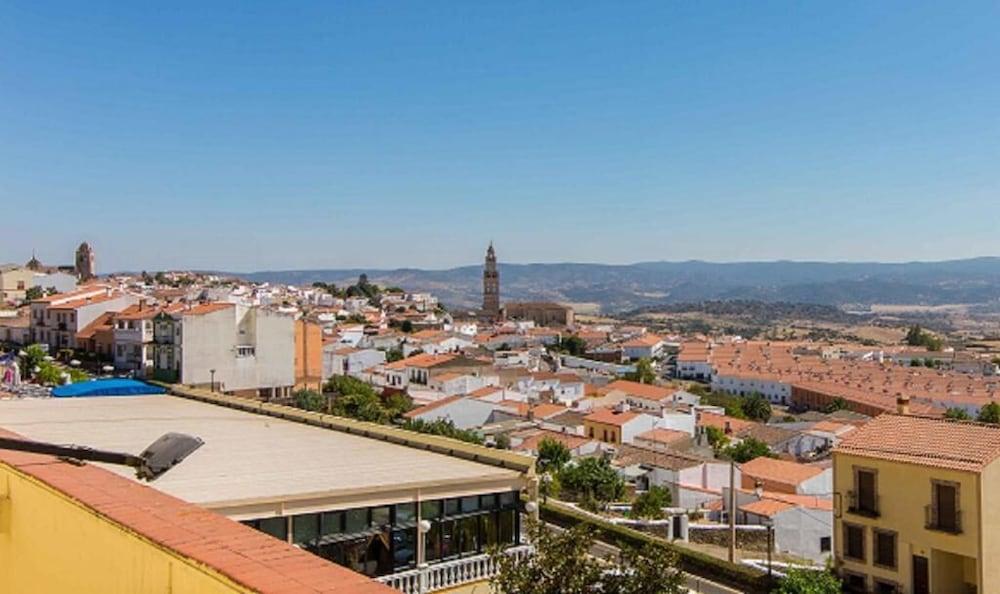 Hotel Los Templarios Jerez De Los Caballeros Exteriér fotografie